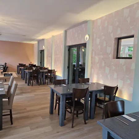 Garner By Ihg Отель 4*