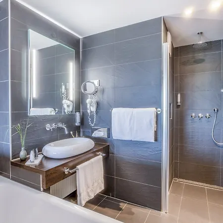 Garner By Ihg Отель 4*